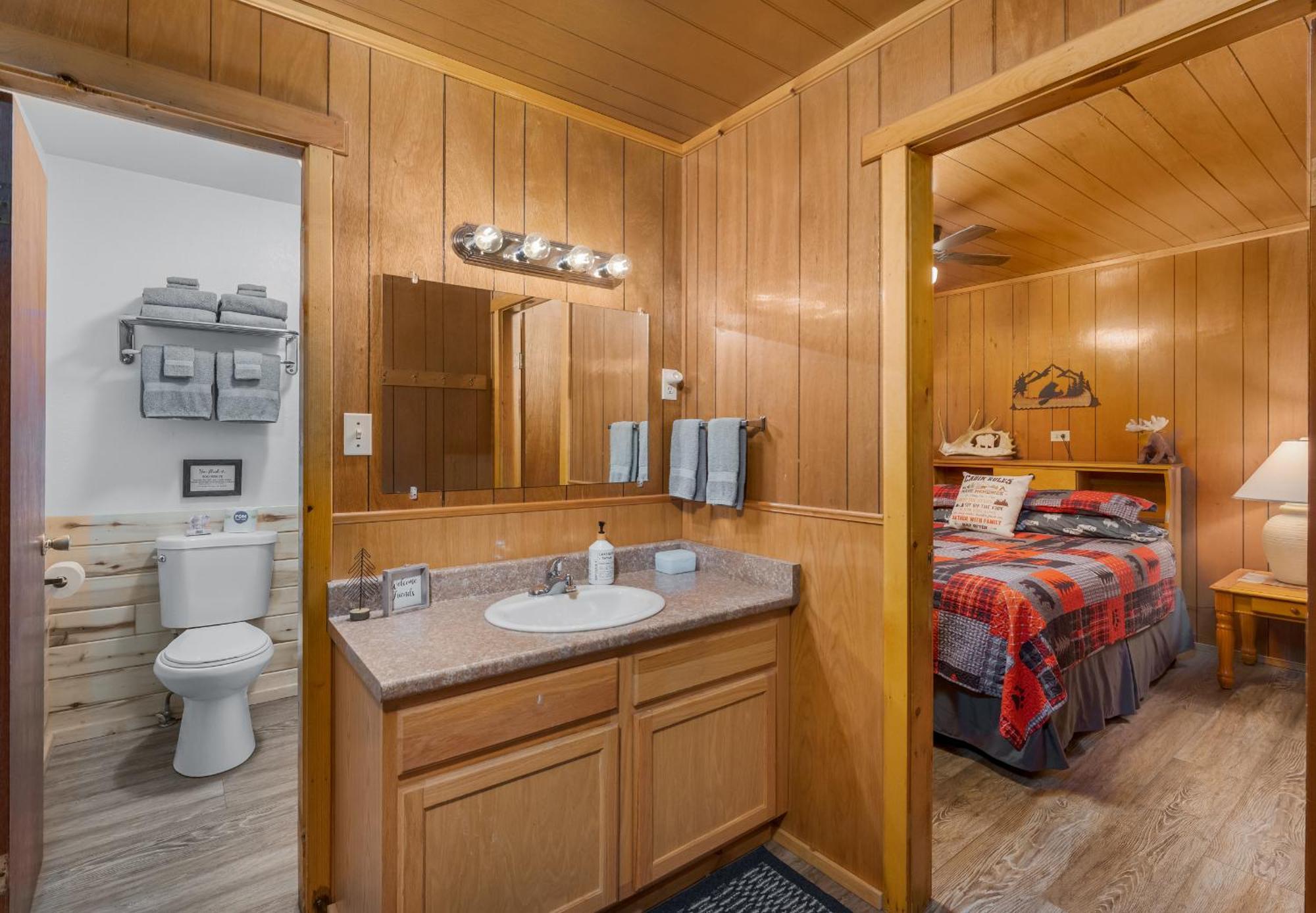 Bear Paw Lodge & Vacation Homes Vallecito Екстер'єр фото